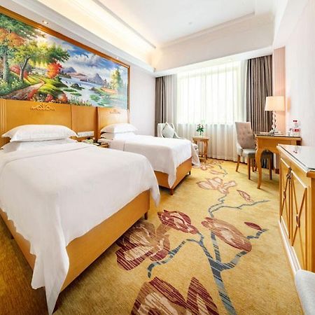 Vienna Hotel Banxuegang Road شينزين المظهر الخارجي الصورة
