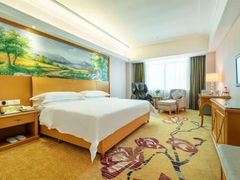 Vienna Hotel Banxuegang Road شينزين المظهر الخارجي الصورة