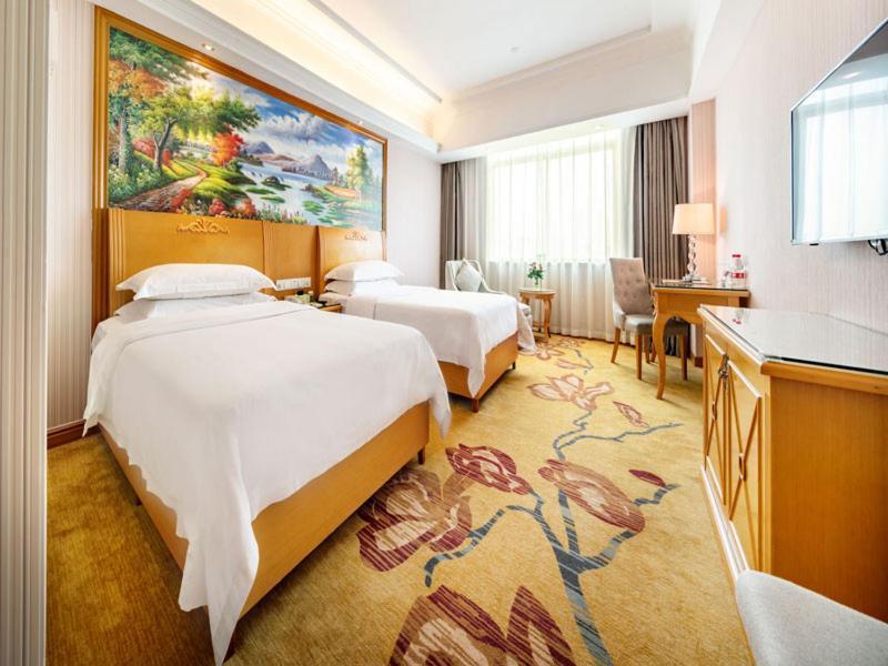 Vienna Hotel Banxuegang Road شينزين المظهر الخارجي الصورة