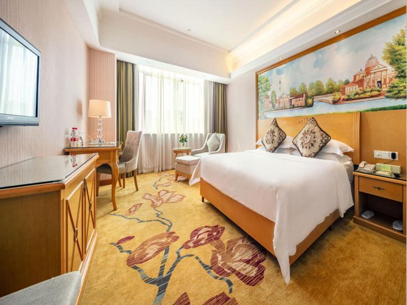 Vienna Hotel Banxuegang Road شينزين المظهر الخارجي الصورة