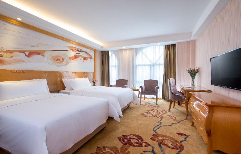 Vienna Hotel Banxuegang Road شينزين المظهر الخارجي الصورة